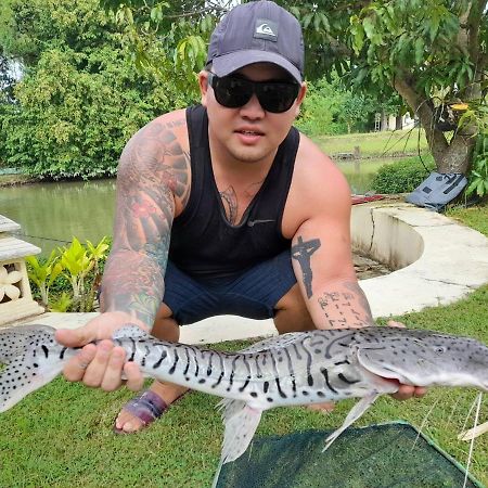 Llamados Fishing Lake San Kamphaeng Exteriör bild